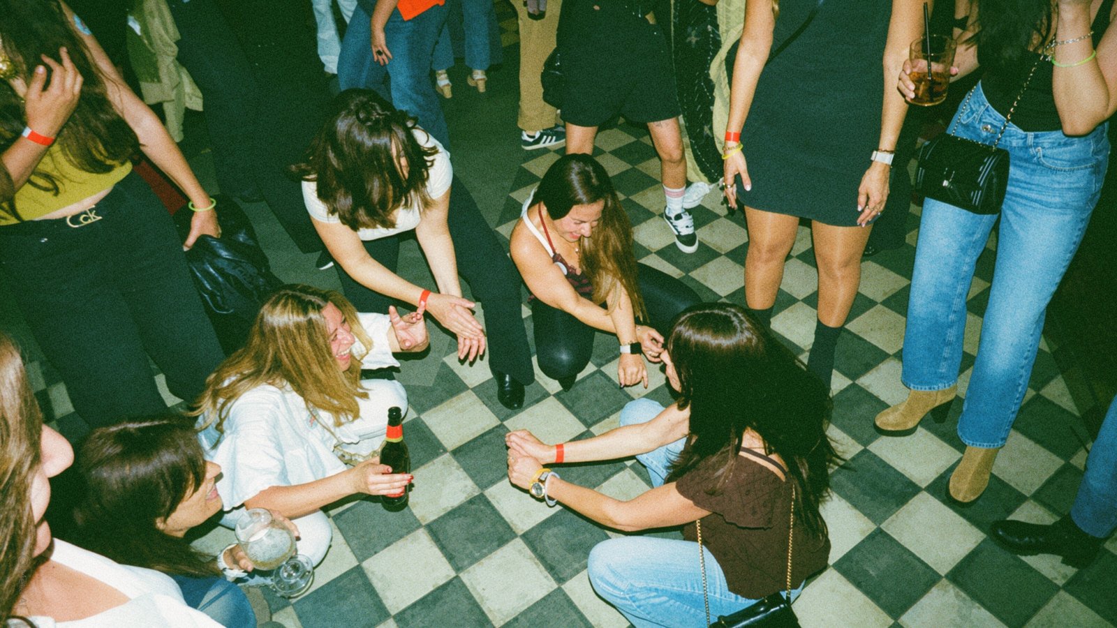 Baile y copas